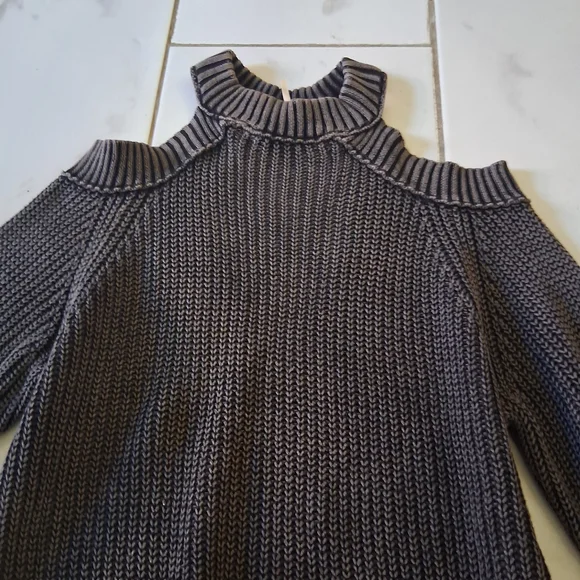 Free People Turtleneck Cold Shoulder Sweater - Grey Black Sz M - Picture 6 of 13
